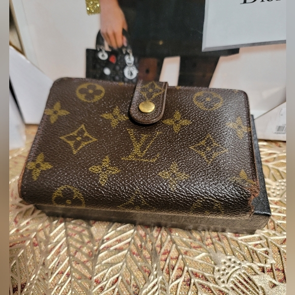 Louis Vuitton Handbags - Louis Vuitton Kisslock Wallet with LV Dust Bag